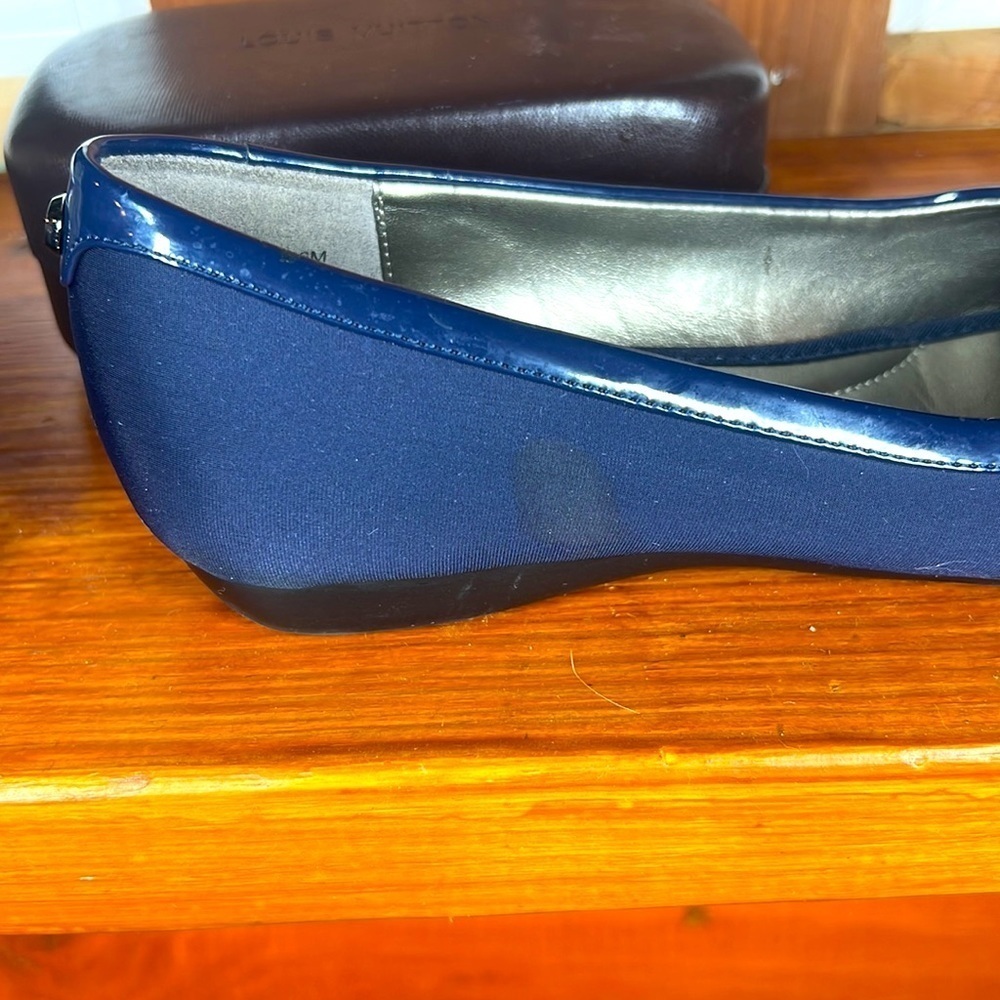Bandolino  flat shoes blue color size 6 - Picture 9 of 9